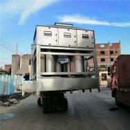 東鴻環(huán)境不銹鋼系列廢氣處理設(shè)備連發(fā)三車進(jìn)場(chǎng)安裝